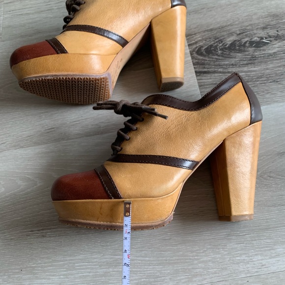 Hinge Retro Style Platform Block Heels, Size 6 - Picture 8 of 16